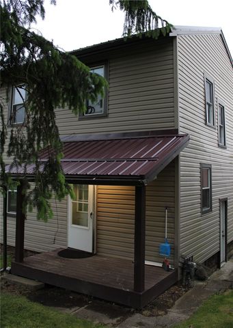 428 Pershing Dr, New Kensington, PA 15068