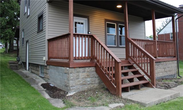 428 Pershing Dr, New Kensington, PA 15068