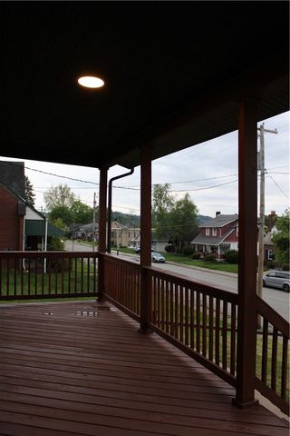 428 Pershing Dr, New Kensington, PA 15068