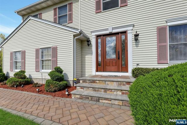 10 Viola Terrace, Twp Of Washington, NJ 07676