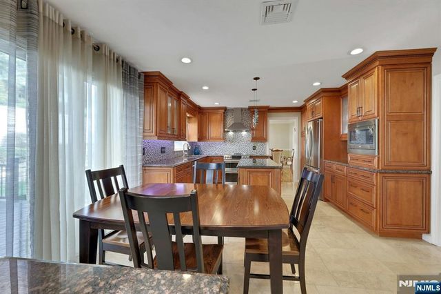 10 Viola Terrace, Twp Of Washington, NJ 07676