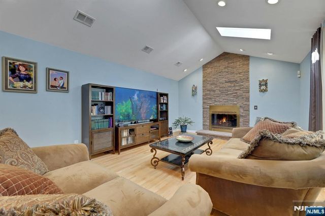 10 Viola Terrace, Twp Of Washington, NJ 07676