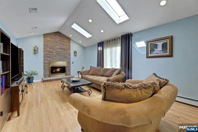 10 Viola Terrace, Twp Of Washington, NJ 07676