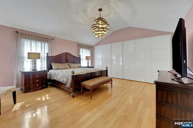 10 Viola Terrace, Twp Of Washington, NJ 07676