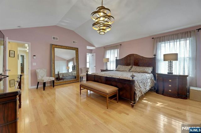 10 Viola Terrace, Twp Of Washington, NJ 07676