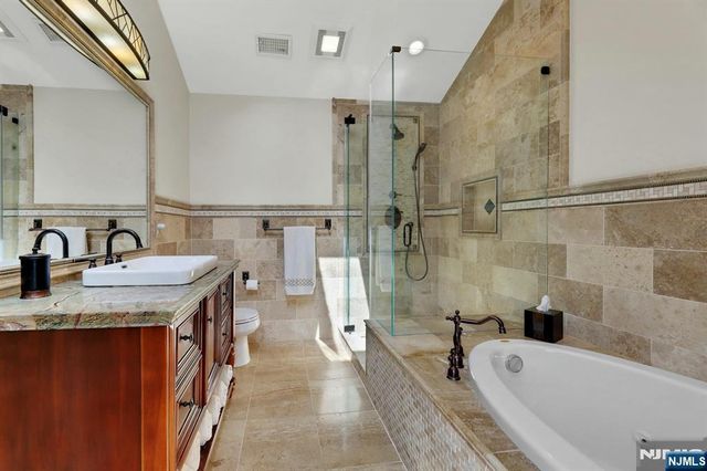 10 Viola Terrace, Twp Of Washington, NJ 07676