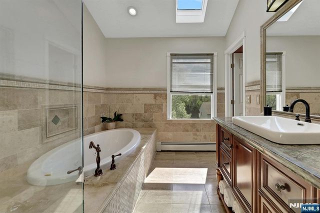 10 Viola Terrace, Twp Of Washington, NJ 07676