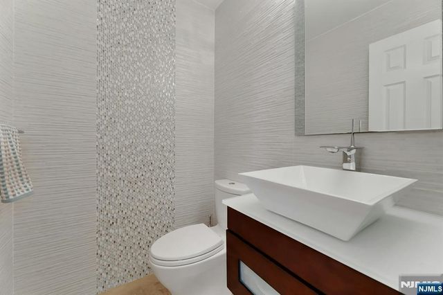 10 Viola Terrace, Twp Of Washington, NJ 07676