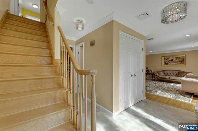 10 Viola Terrace, Twp Of Washington, NJ 07676