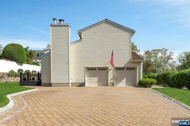 10 Viola Terrace, Twp Of Washington, NJ 07676