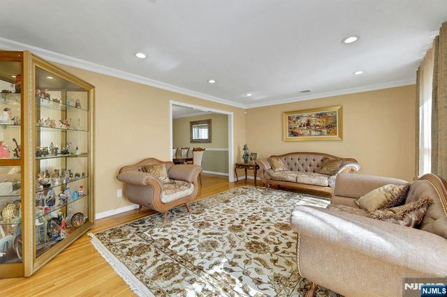 10 Viola Terrace, Twp Of Washington, NJ 07676