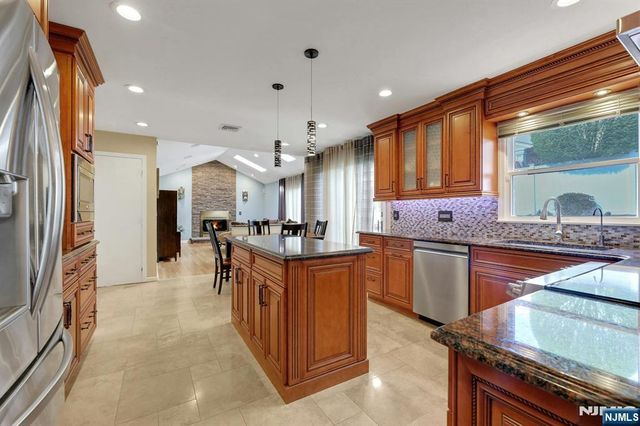 10 Viola Terrace, Twp Of Washington, NJ 07676