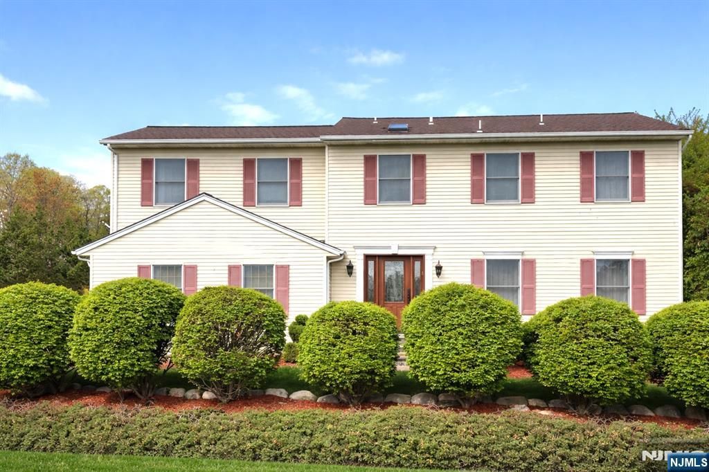 10 Viola Terrace, Twp Of Washington, NJ 07676
