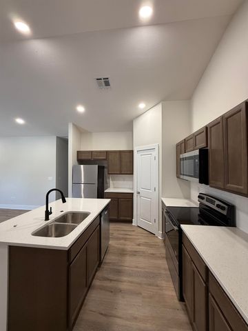 504 E Hayes St, Valley Center, KS 67147