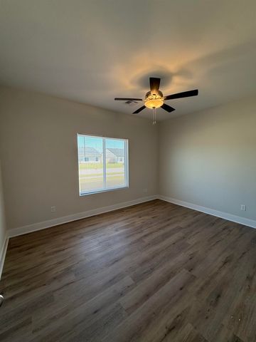 504 E Hayes St, Valley Center, KS 67147