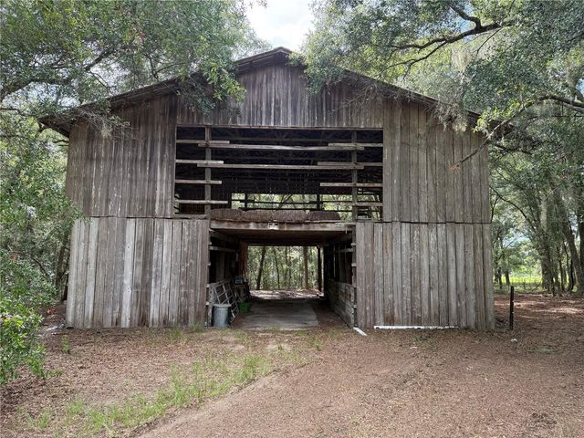 28430 ROBERTS DRIVE, Brooksville, FL 34602