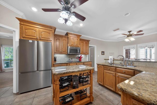 332 Highlander Heights, Hideaway, TX 75771