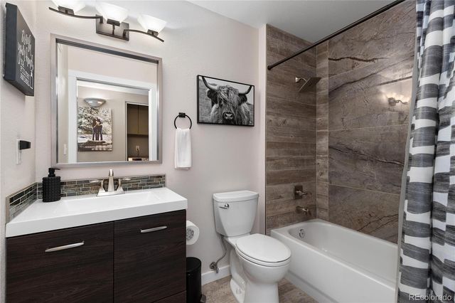 5415 S Dover Street 102, Littleton, CO 80123