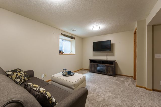 9067 75th Street S, Cottage Grove, MN 55016