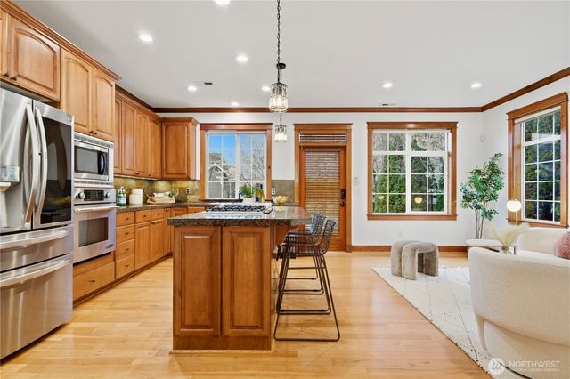 2557 NE Park Drive, Issaquah, WA 98029