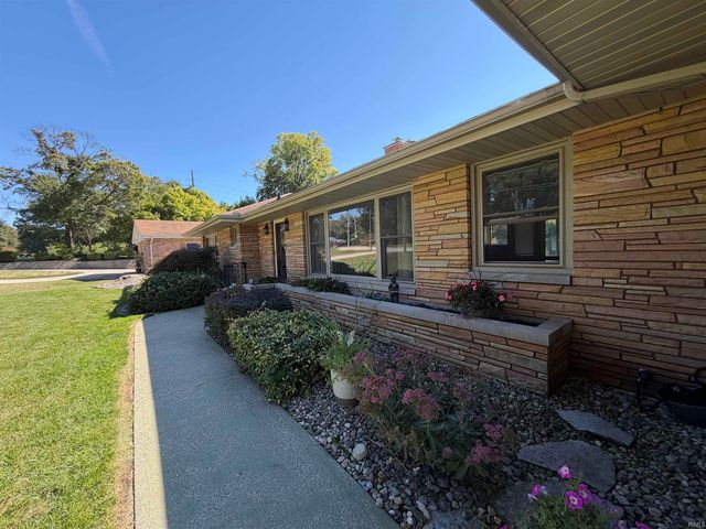 1825 Rainbow Bend Boulevard, Elkhart, IN 46514