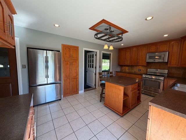 1825 Rainbow Bend Boulevard, Elkhart, IN 46514