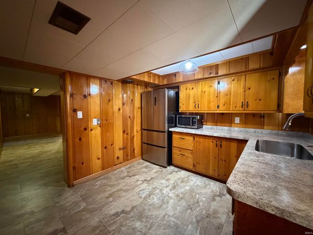 1825 Rainbow Bend Boulevard, Elkhart, IN 46514