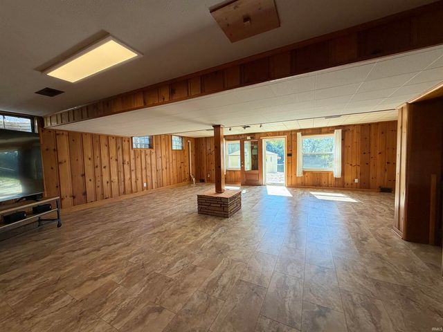 1825 Rainbow Bend Boulevard, Elkhart, IN 46514