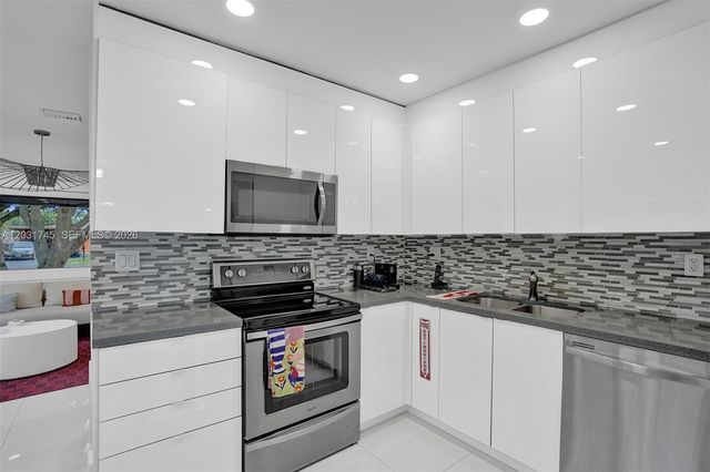 1605 NW 7th Terrace, Fort Lauderdale, FL 33311