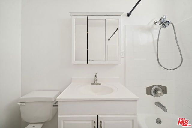 2038 S Holt Avenue 16, Los Angeles, CA 90034