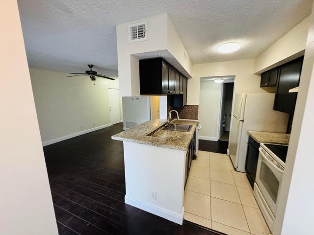 5686 Rock Island Road 115, Tamarac, FL 33319