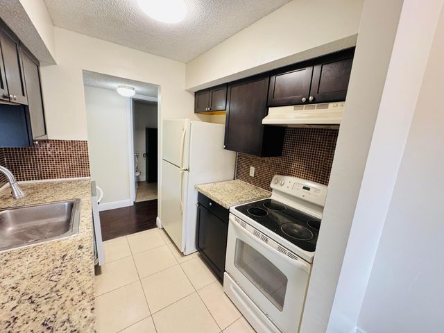 5686 Rock Island Road 115, Tamarac, FL 33319