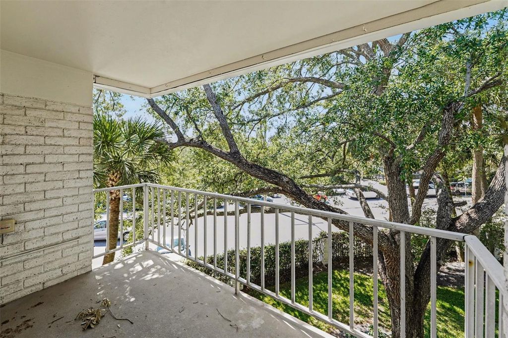 Image 17 of property listing at 3325 BAYSHORE BOULEVARD F36, Tampa, FL 33629