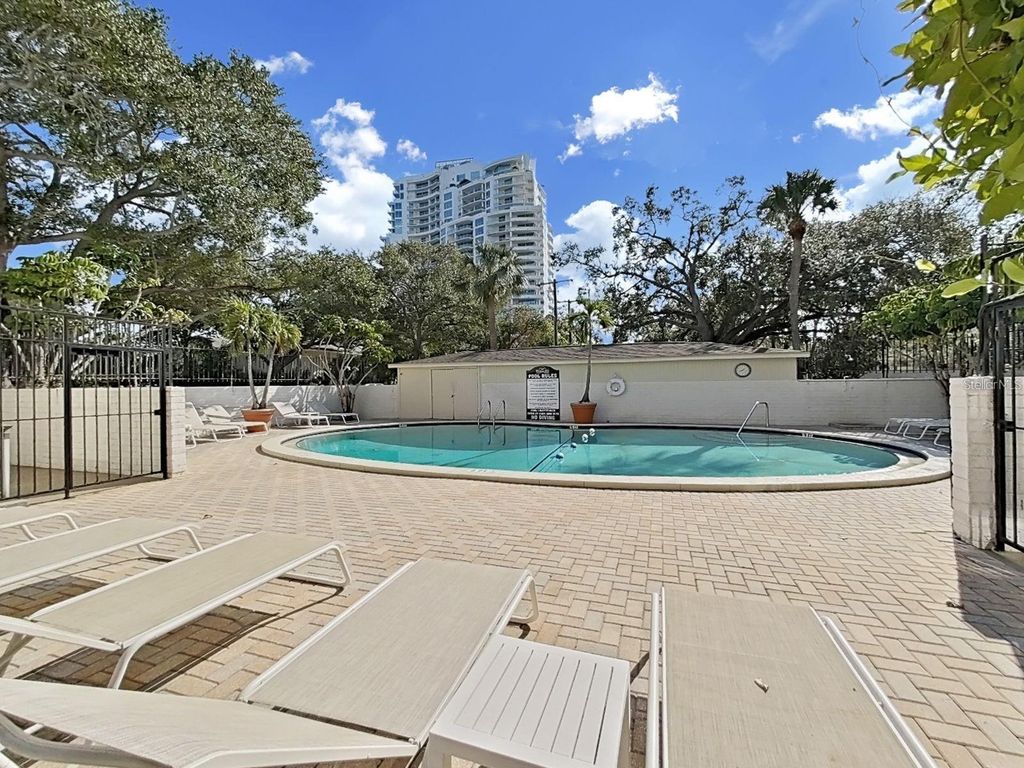 Image 24 of property listing at 3325 BAYSHORE BOULEVARD F36, Tampa, FL 33629