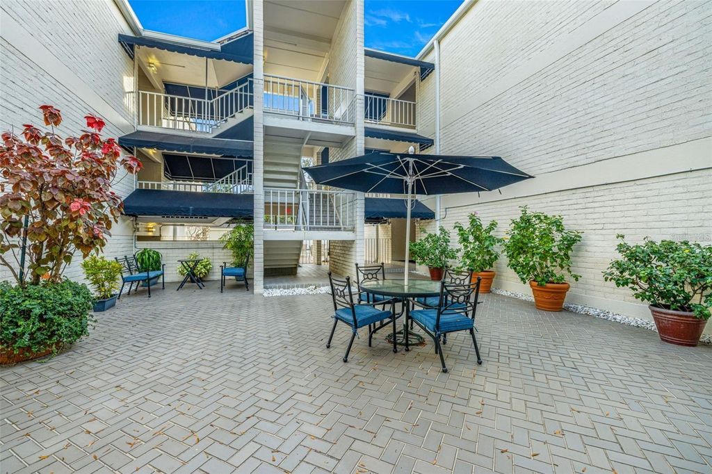 Image 27 of property listing at 3325 BAYSHORE BOULEVARD F36, Tampa, FL 33629