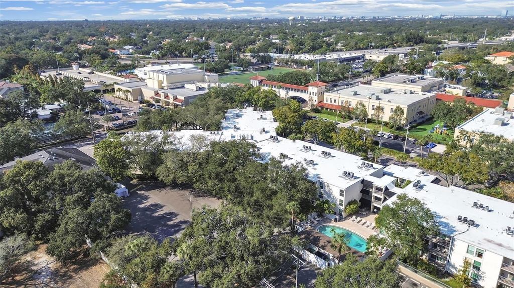 Image 30 of property listing at 3325 BAYSHORE BOULEVARD F36, Tampa, FL 33629