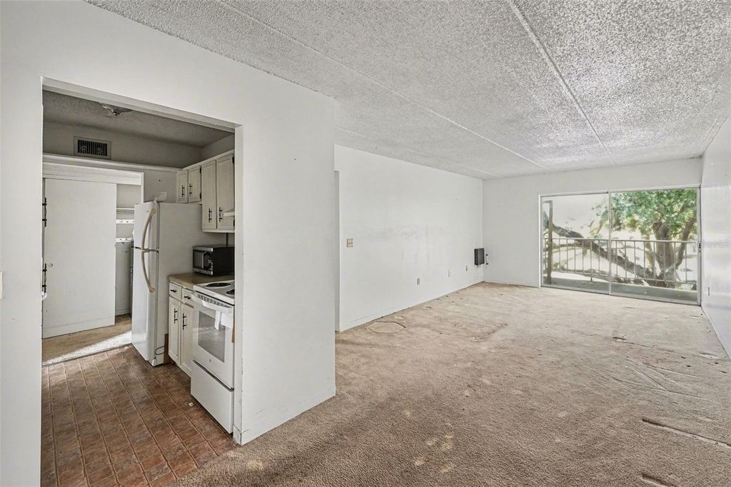 Image 4 of property listing at 3325 BAYSHORE BOULEVARD F36, Tampa, FL 33629