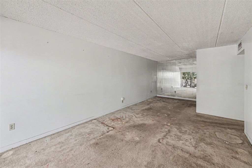 Image 5 of property listing at 3325 BAYSHORE BOULEVARD F36, Tampa, FL 33629