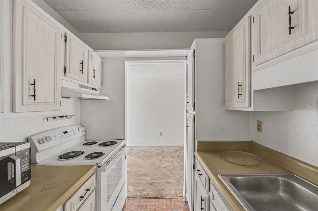 Image 7 of property listing at 3325 BAYSHORE BOULEVARD F36, Tampa, FL 33629