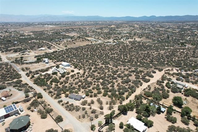 5 Oak Hills Rd, Oak Hills, CA 92344