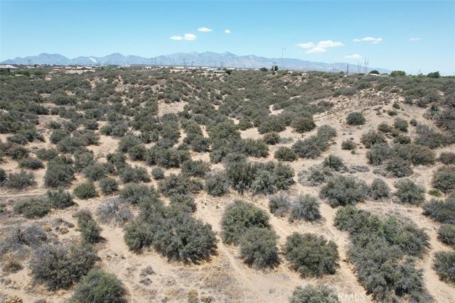 5 Oak Hills Rd, Oak Hills, CA 92344