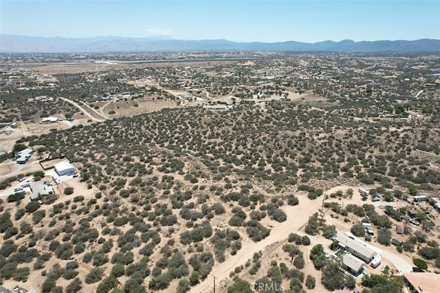 5 Oak Hills Rd, Oak Hills, CA 92344