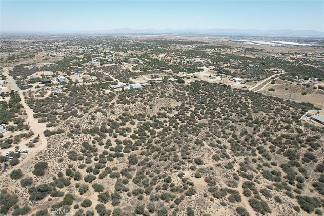 5 Oak Hills Rd, Oak Hills, CA 92344