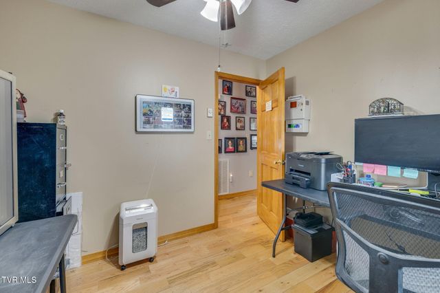 20483 Hoot Owl Road, Bristol, VA 24202