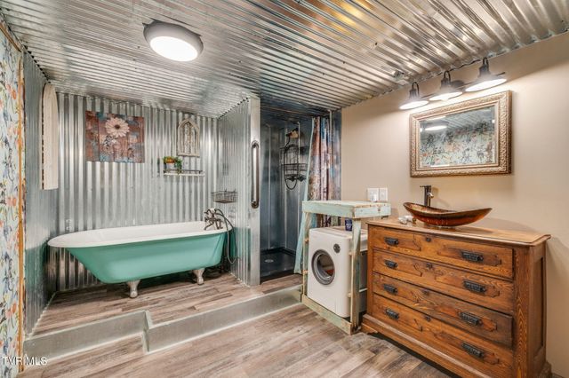 20483 Hoot Owl Road, Bristol, VA 24202