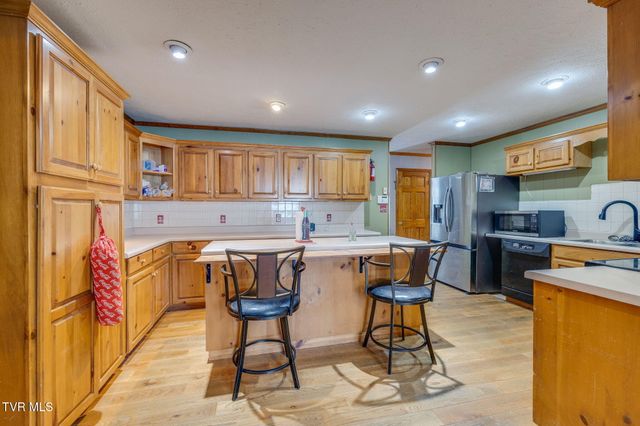 20483 Hoot Owl Road, Bristol, VA 24202