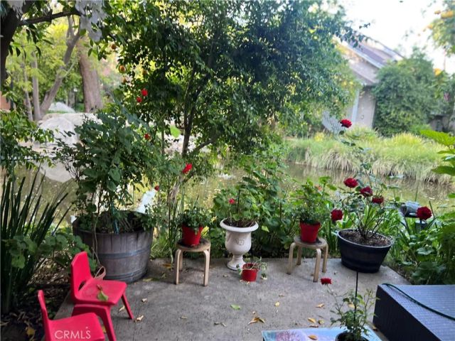 7111 Farralone Avenue 104, Canoga Park, CA 91303