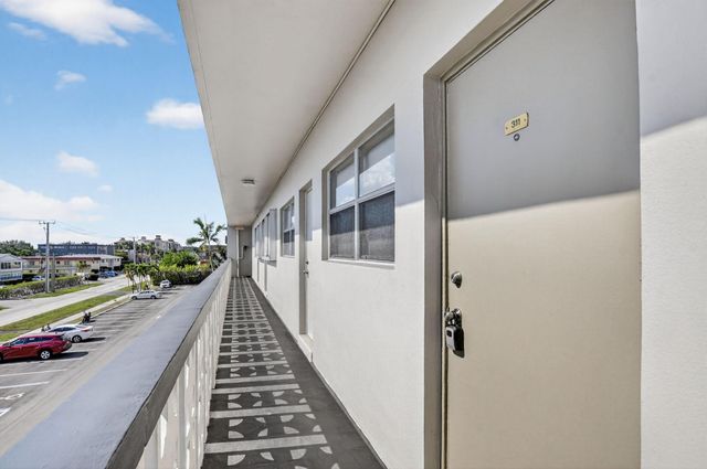 941 Crystal Lake Drive 311, Deerfield Beach, FL 33064
