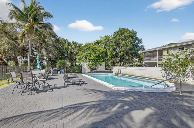 941 Crystal Lake Drive 311, Deerfield Beach, FL 33064