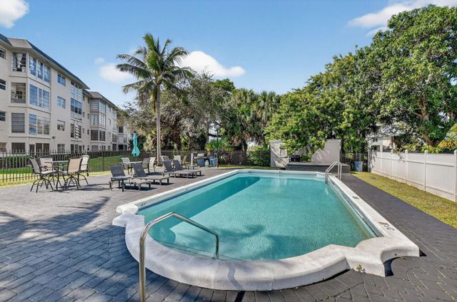 941 Crystal Lake Drive 311, Deerfield Beach, FL 33064